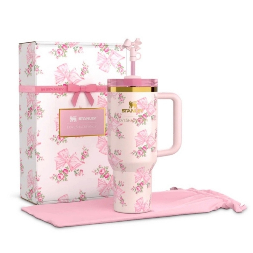 NEW The Stanley x LoveShackFancy Quencher 40 Oz Rosa Beaux Pink Holiday Tumbler